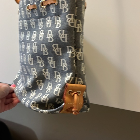 Dooney and Bourke handbag perfect condition - Picture 5 of 5